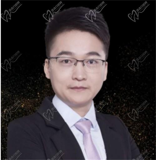 周滔